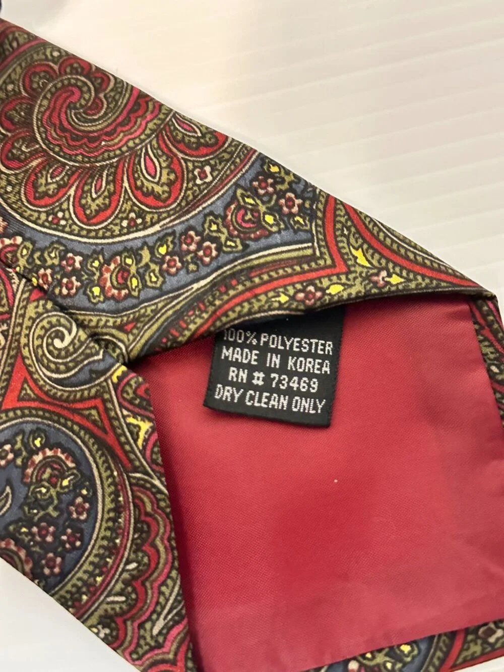 VINTAGE Looney Tunes Mania 1993 Taz Tasmanian Devil Paisley Print Tie subtle